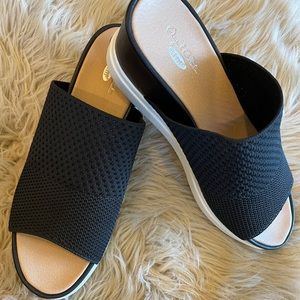 DR. Scholls black wedges size 9. New never worn